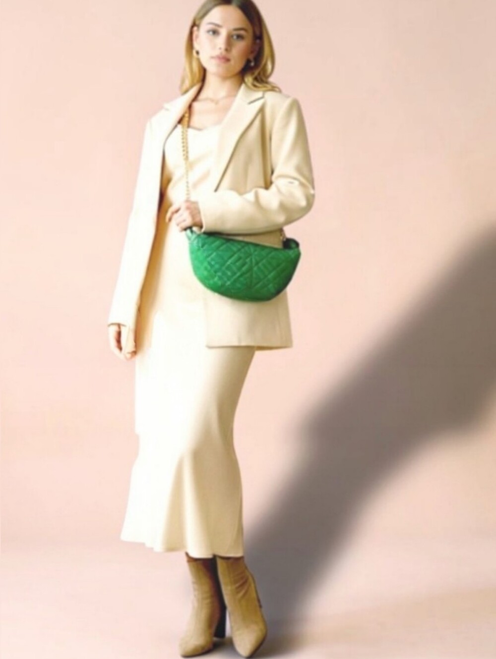 👛 NIB Gorgeous, Elegant Olivia Miller Green Quilted Crossbody Bag w/Gold Chain - Picture 2 of 9